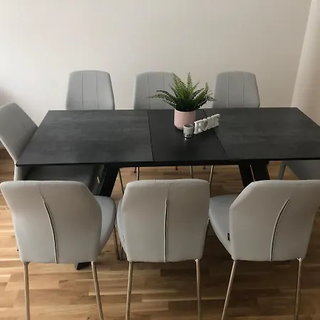 Deluxe City Duplex Mountain