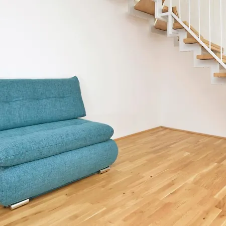 Deluxe City Duplex Mountain Apartment