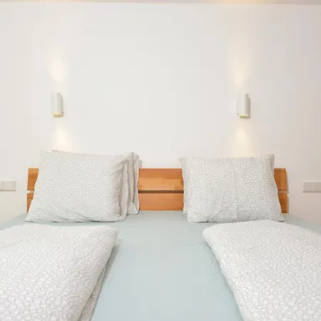 Deluxe City Duplex Mountain Apartment